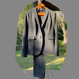 RW & CO. women pants suit. Jacket 12/ pants size 10. Gray with a hint of brown.